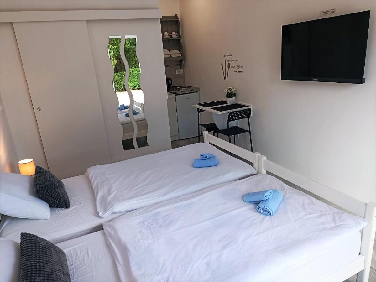 Studio Apartman Brletic Tounj Exterior photo