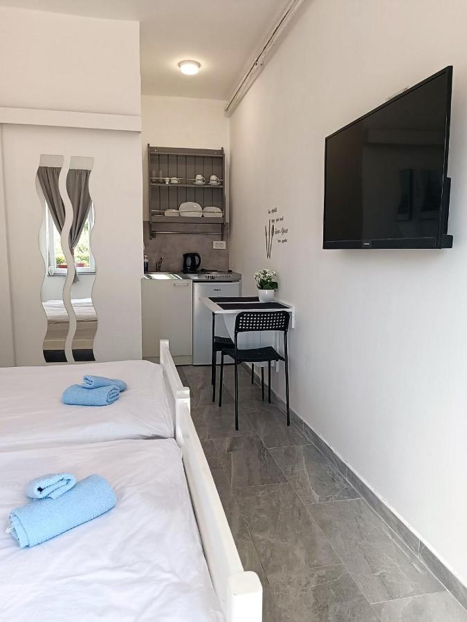 Studio Apartman Brletic Tounj Exterior photo